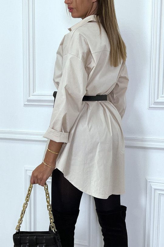 Longue chemise beige oversize avec ceinture et pochette - 10