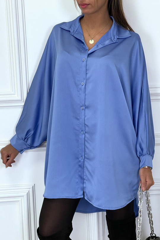 Longue chemise oversize bleu satiné. Chemise ample pour femme - 1