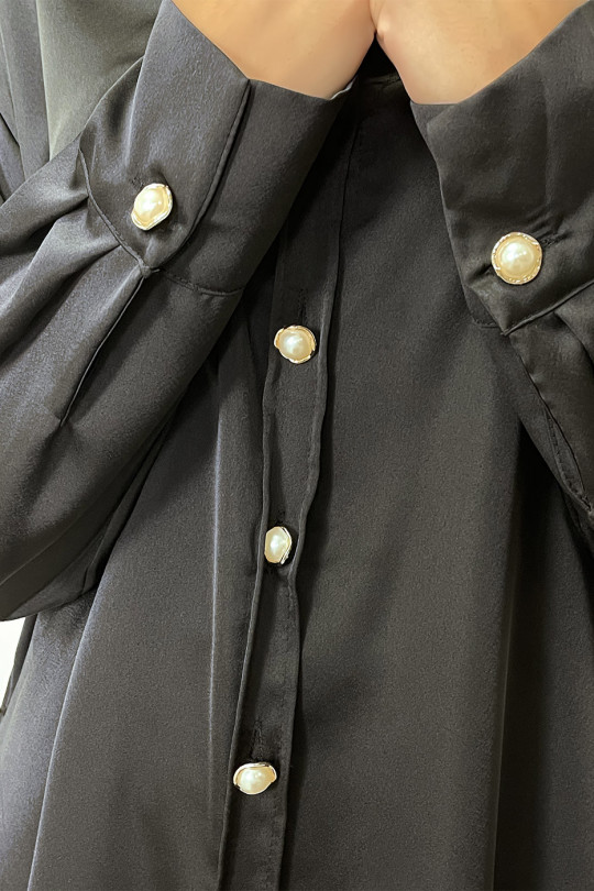 Longue chemise noire satiné et oversize avec bouton perle et doré - 6