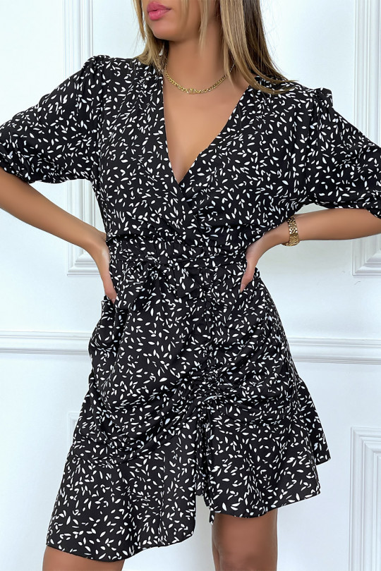 Robe motif noir et blanc croisé au buste et froncé sur le coté - 1 Robe motif noir et blanc croisé au buste et froncé sur le coté - 1