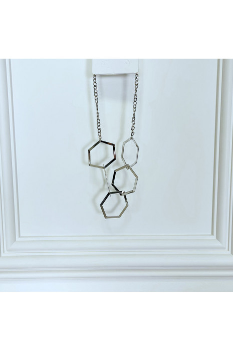 Collier argenté à motifs géométriques