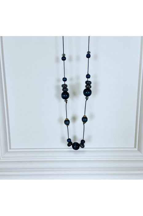 Lange damesketting van rode parels