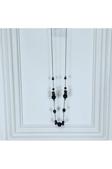 Lange damesketting van rode parels