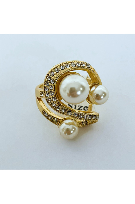 Bague dorée avec perles et strass