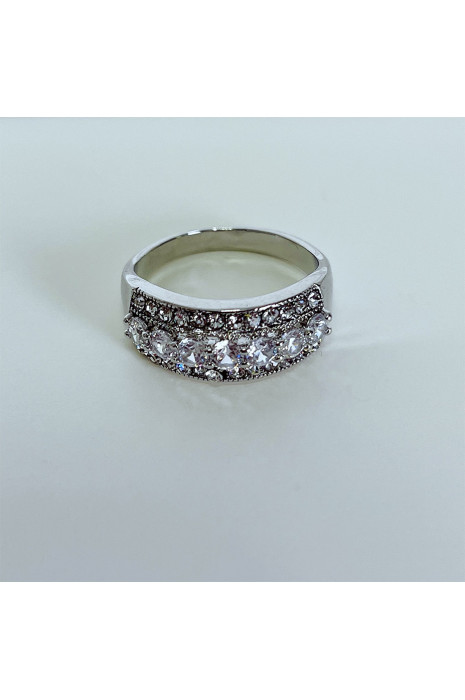 Bague brillante argentée avec strass