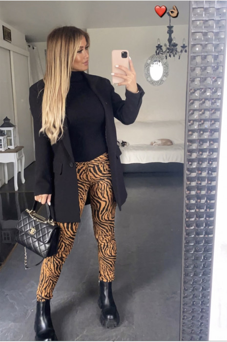 Camelkleurige stretchjeansbroek met zak en zwart patroon - S1317F - 1