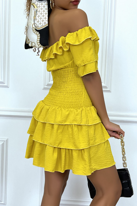 Short yellow dress with ruffle and gathered at the waist - 3