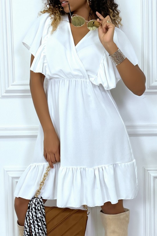 Little white fluid dress with V-neck and ruffled shoulders