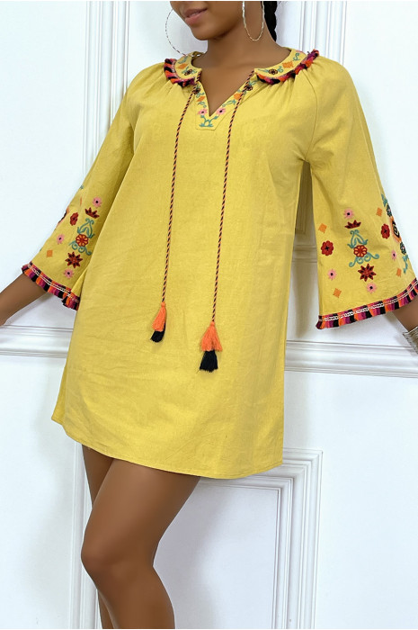 Robe tunique moutarde avec broderie au col et aux manches - 2