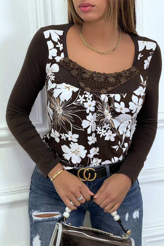 Brown top with white floral pattern and lace collar - 2