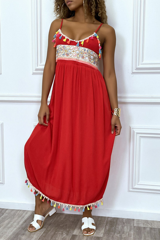 Longue robe d'été rouge avec broderie et pompom - 1