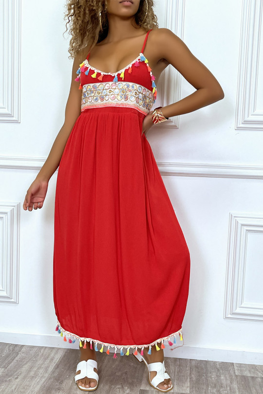 Longue robe d'été rouge avec broderie et pompom - 2
