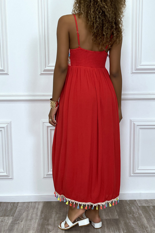 Longue robe d'été rouge avec broderie et pompom - 5