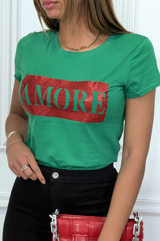 Groen t-shirt met op de voorkant het woord AMORE - 2