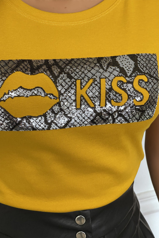 Tee-shirt moutarde avec écriture et imprimé python - 5