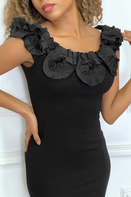 Black bodycon dress with frilly collar - 5