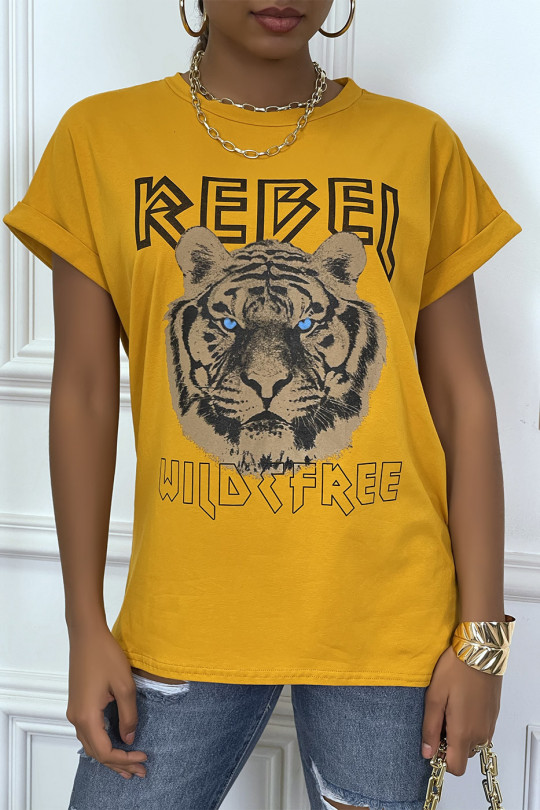 Losse mosterd t-shirt met REBEL tekst en leeuwenkop - 1