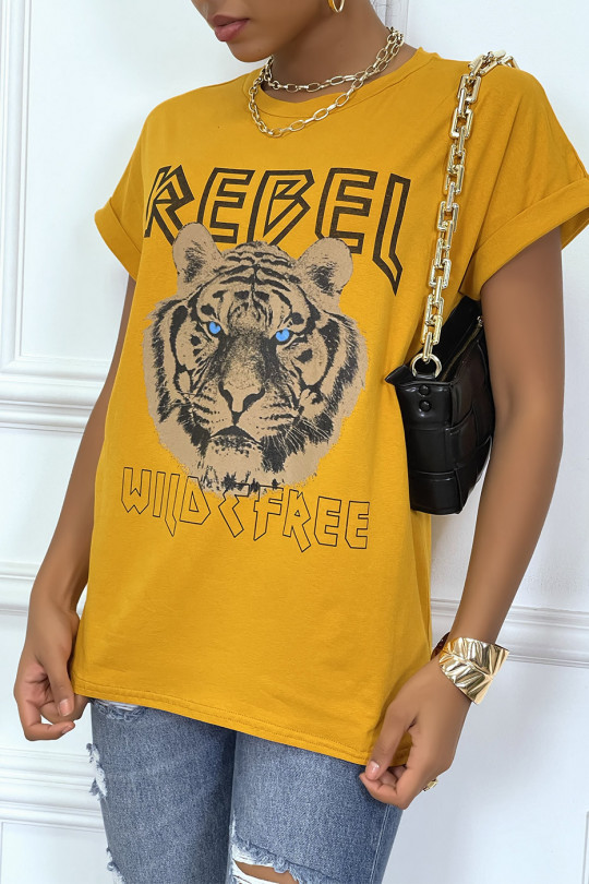 Losse mosterd t-shirt met REBEL tekst en leeuwenkop - 2