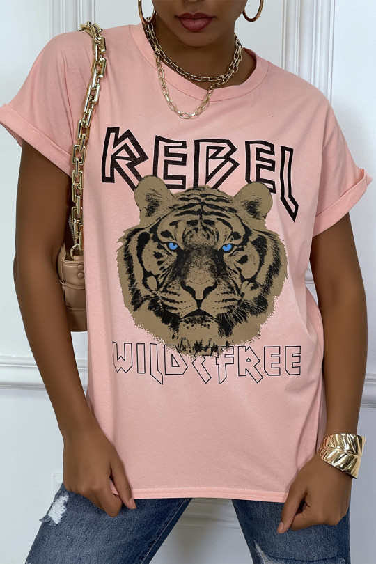 Losvallend roze T-shirt met REBEL-tekst en leeuwenkop - 3
