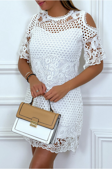 Robe courte blanche doublée en crochet