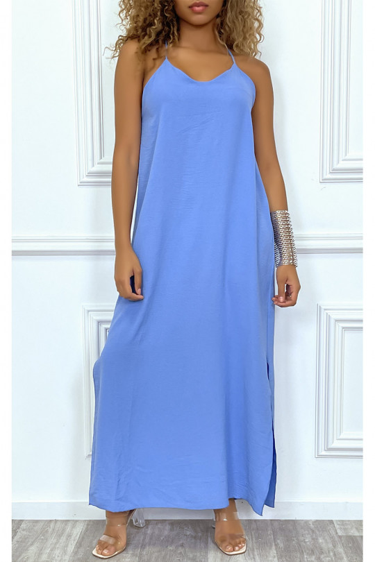 Longue robe bleu à fines bretelles et fentes sur les cotés - 3