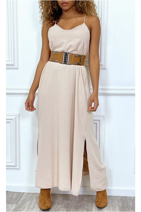 Longue robe beige à fines bretelles et fentes sur les cotés - 1
