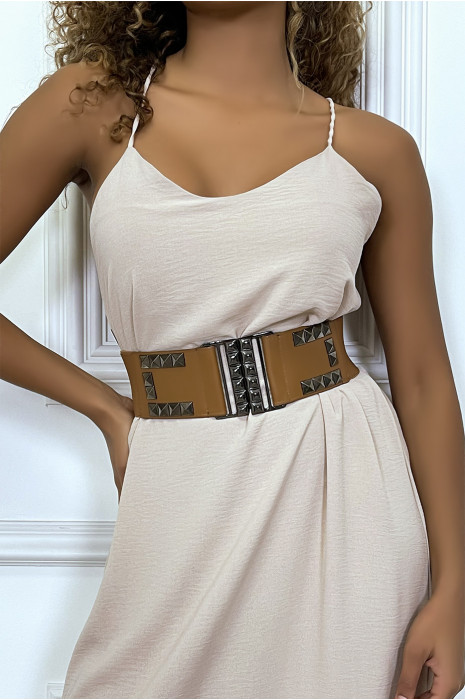 Longue robe beige à fines bretelles et fentes sur les cotés - 5