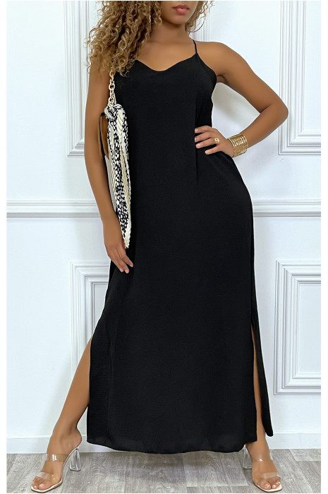 Longue robe noir à fines bretelles et fentes sur les cotés - 8