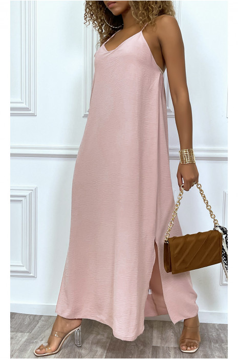 Longue robe rose à fines bretelles et fentes sur les cotés - 2