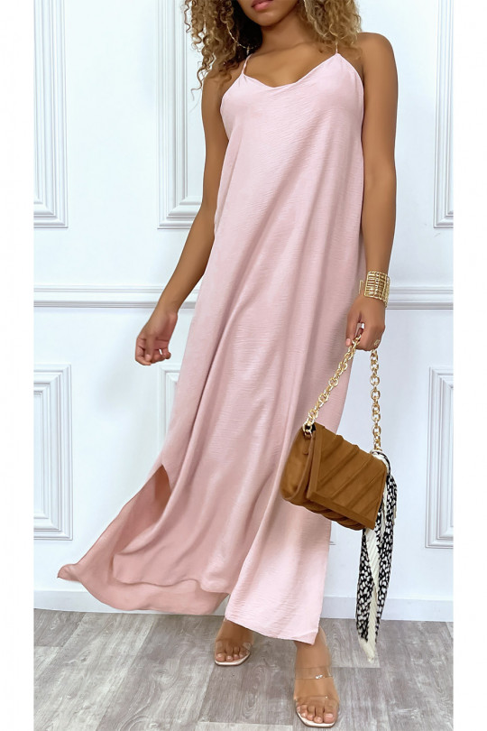Longue robe rose à fines bretelles et fentes sur les cotés - 3