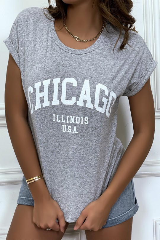 T-shirt Chicago en gris légèrement ample avec manches revers - 3