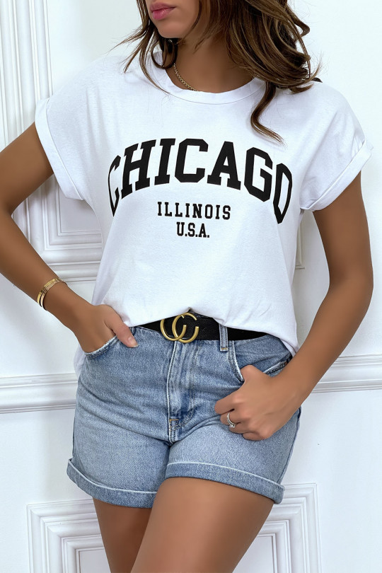 T-shirt Chicago en blanc légèrement ample avec manches revers - 1