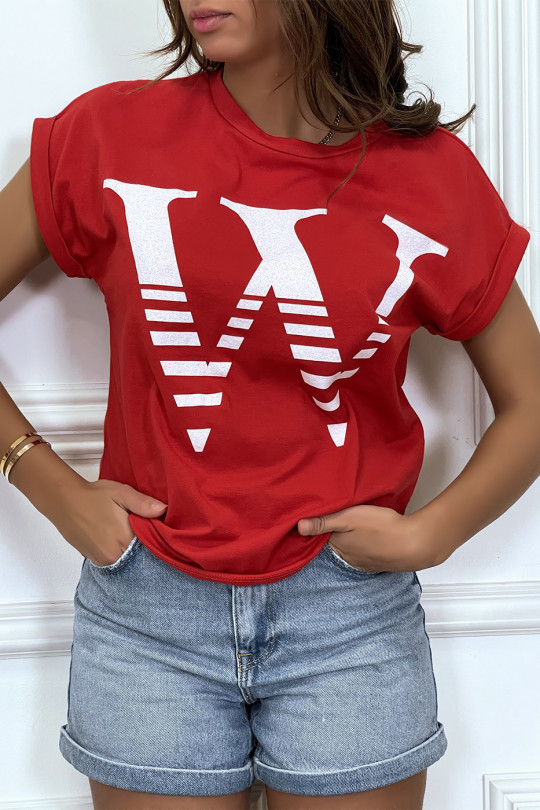 T-shirt loose rouge hyper tendance à manches retroussées et motif W - 3
