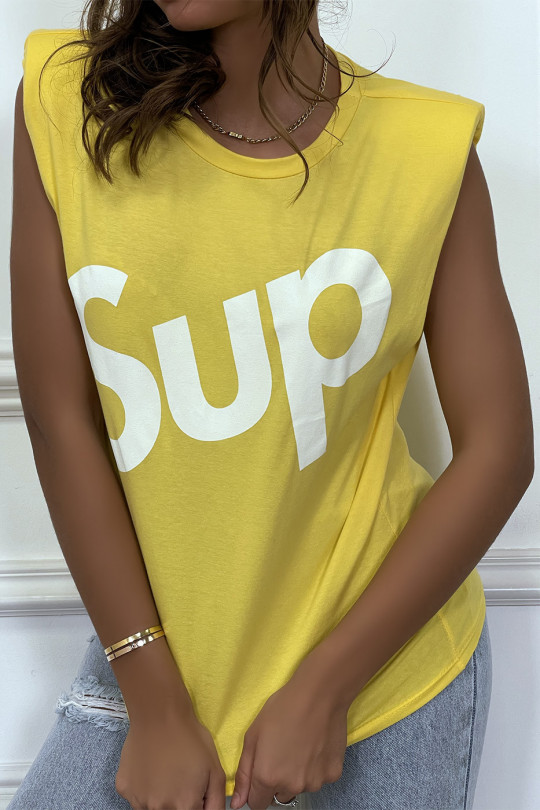 Oversized geel mouwloos T-shirt met schoudervullingen en "sup" -schrift - 2