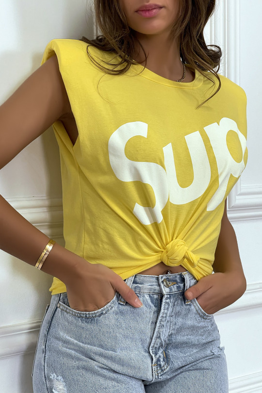 Oversized geel mouwloos T-shirt met schoudervullingen en "sup" -schrift - 5