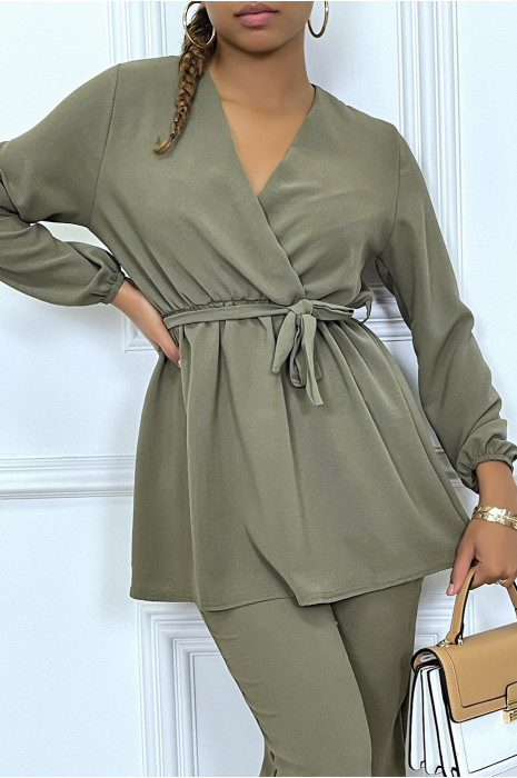 Ensemble cache coeur fluide et pantalon kaki élégant - 3