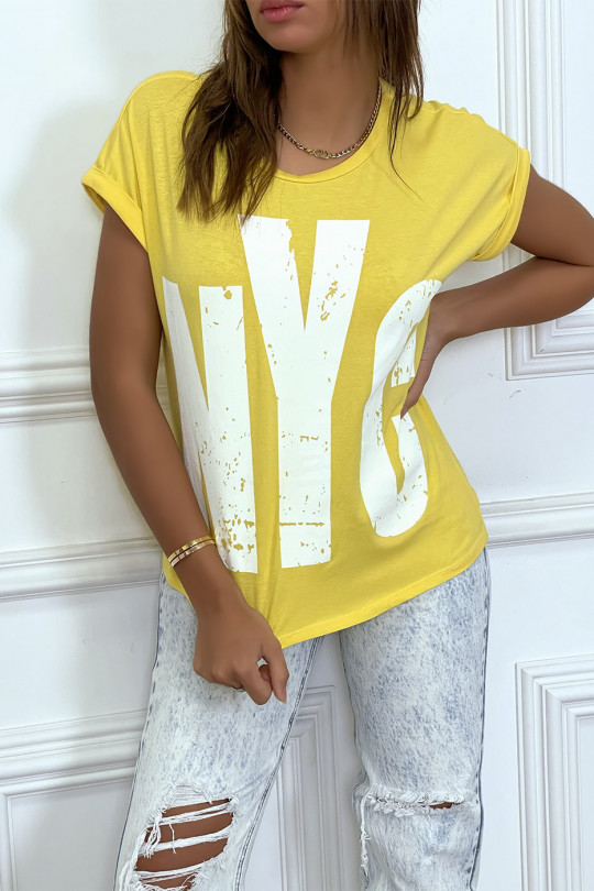 Yellow t-shirt with rolled up sleeves and "NYC" tag - 2