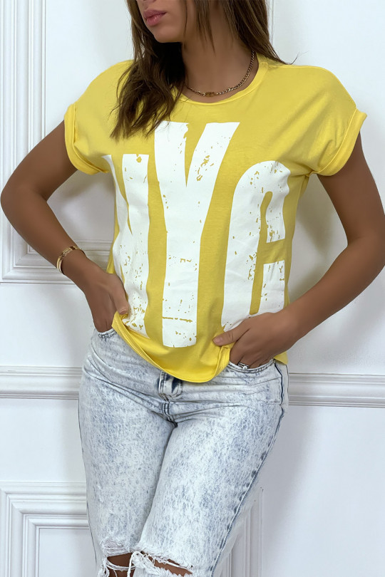 T-shirt jaune à manches retroussées et tag "NYC" - 3