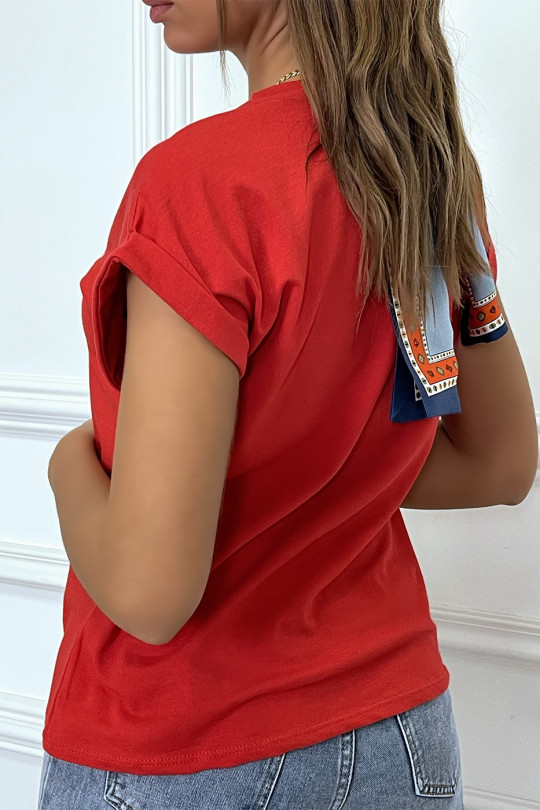 T-shirt rouge avec écriture "pincesse" et manches retroussées - 7