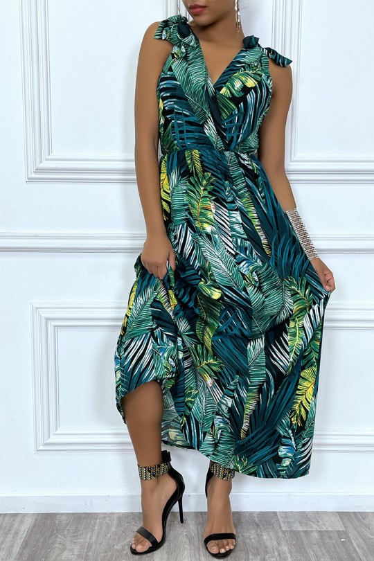 Trendy summer dress with v-neck and tropical pattern - 4