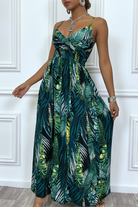 Robe longue à motif palmier verte. Magnifique robe d'été cintrée avec décolleté croisé - 2