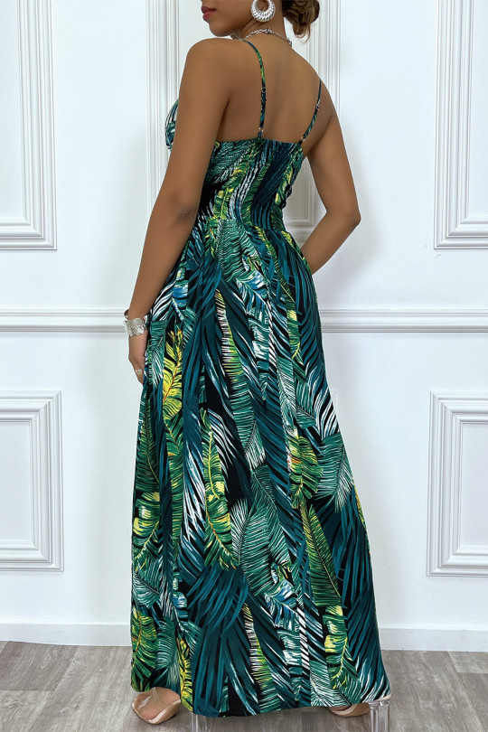 Robe longue à motif palmier verte. Magnifique robe d'été cintrée avec décolleté croisé - 6