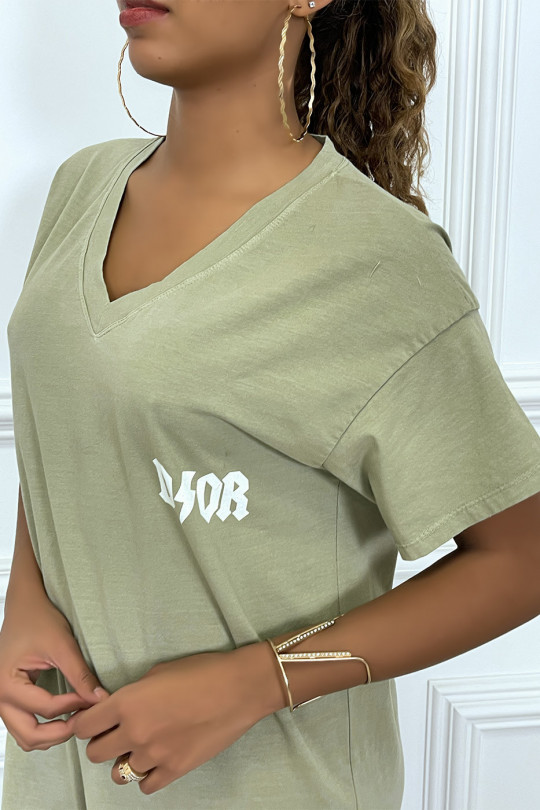 RoRR T-shirt très longue col V kaki avec écriture inspiration luxe - 6
