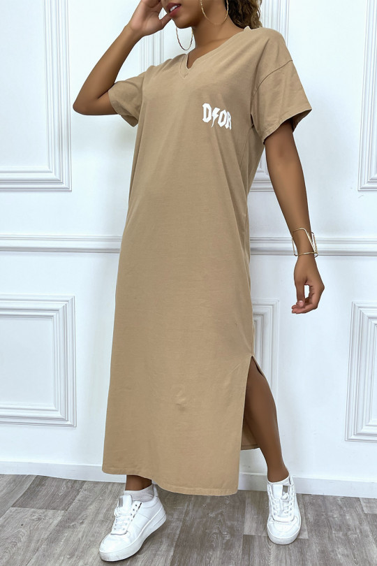 Robe T-shirt très longue col V camel avec écriture inspiration luxe - 3