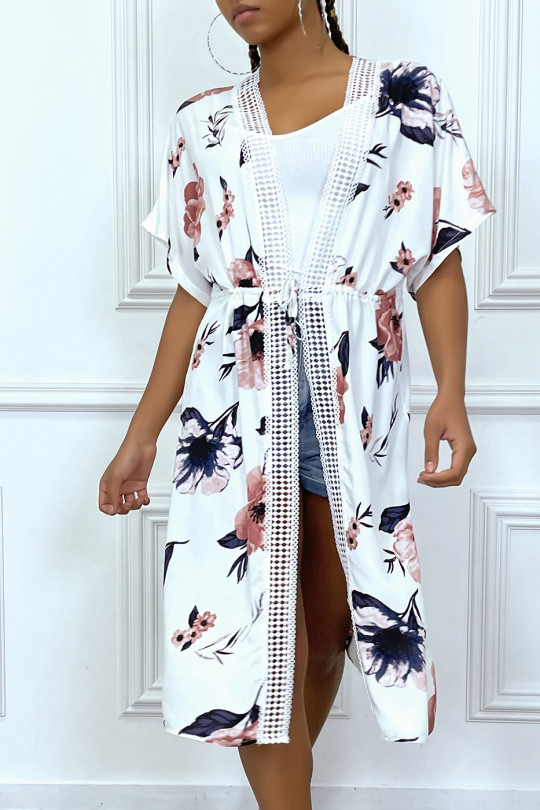 Kimono blanc manches courtes motif fleuri