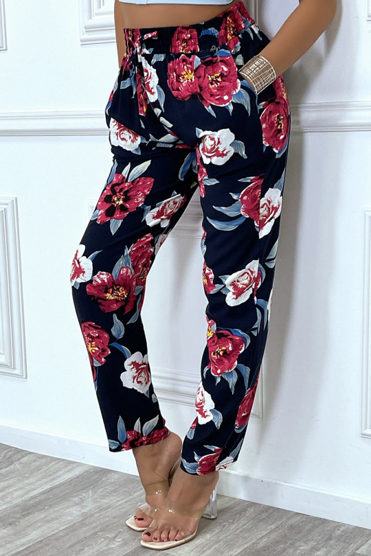 Pantalon fluide marine avec poches et joli motif fleuris très tendance - 7