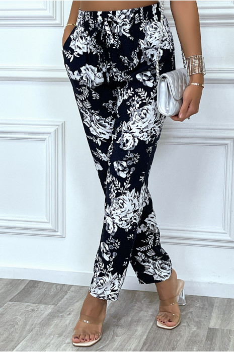 Pantalon fluide marine avec poches et joli motif fleuris très tendance - 5