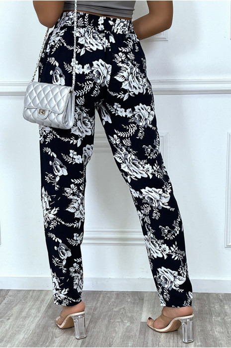 Pantalon fluide marine avec poches et joli motif fleuris très tendance - 8
