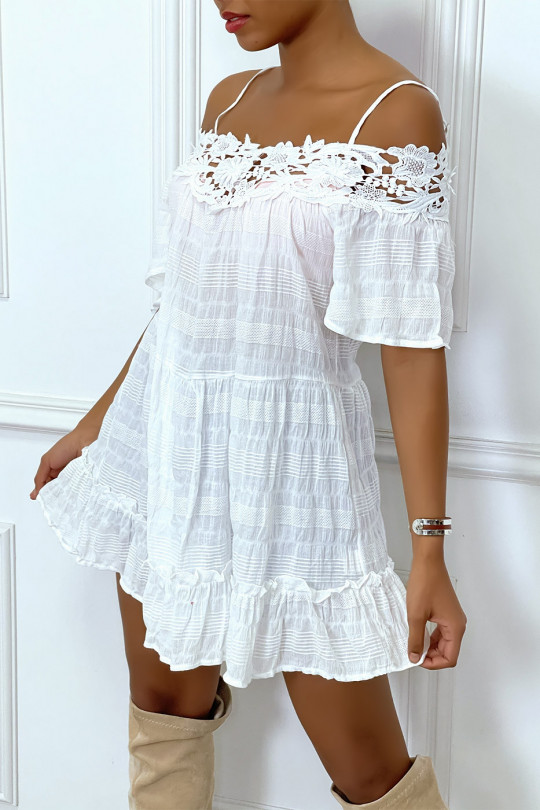 Ruffled white dress with open shoulders and embroidered collar - 2