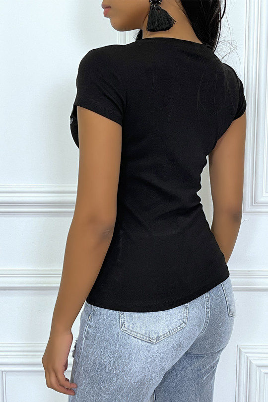 Black t-shirt with round neck and "Romantic" lettering - 4